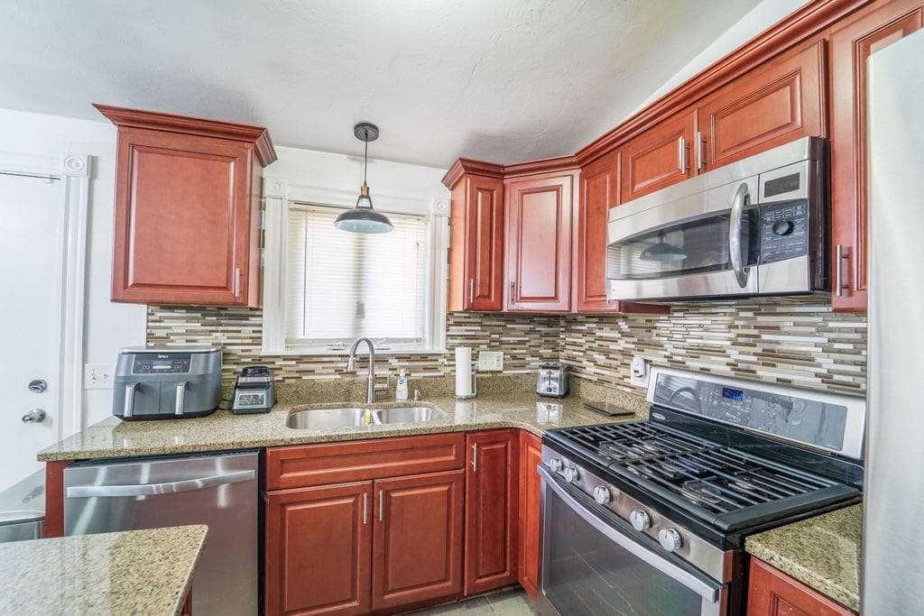 Single Family Residence at 105 Allston Street, Providence, photo 8 of 21