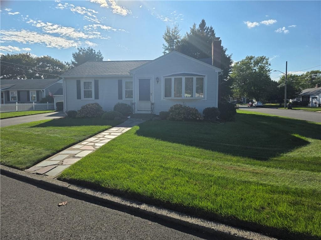 Single Family Residence at 59 Ferncrest Drive, Pawtucket, photo 3 of 21