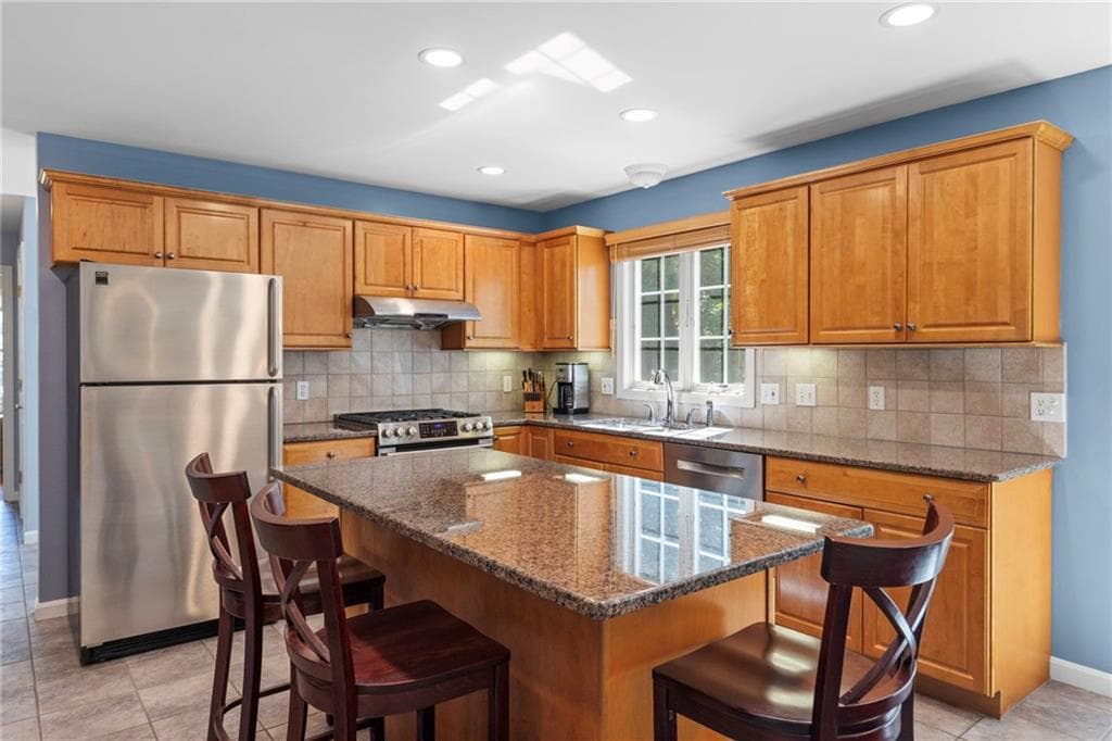 Single Family Residence at 38 Lindsay Lane, Cranston, photo 19 of 50