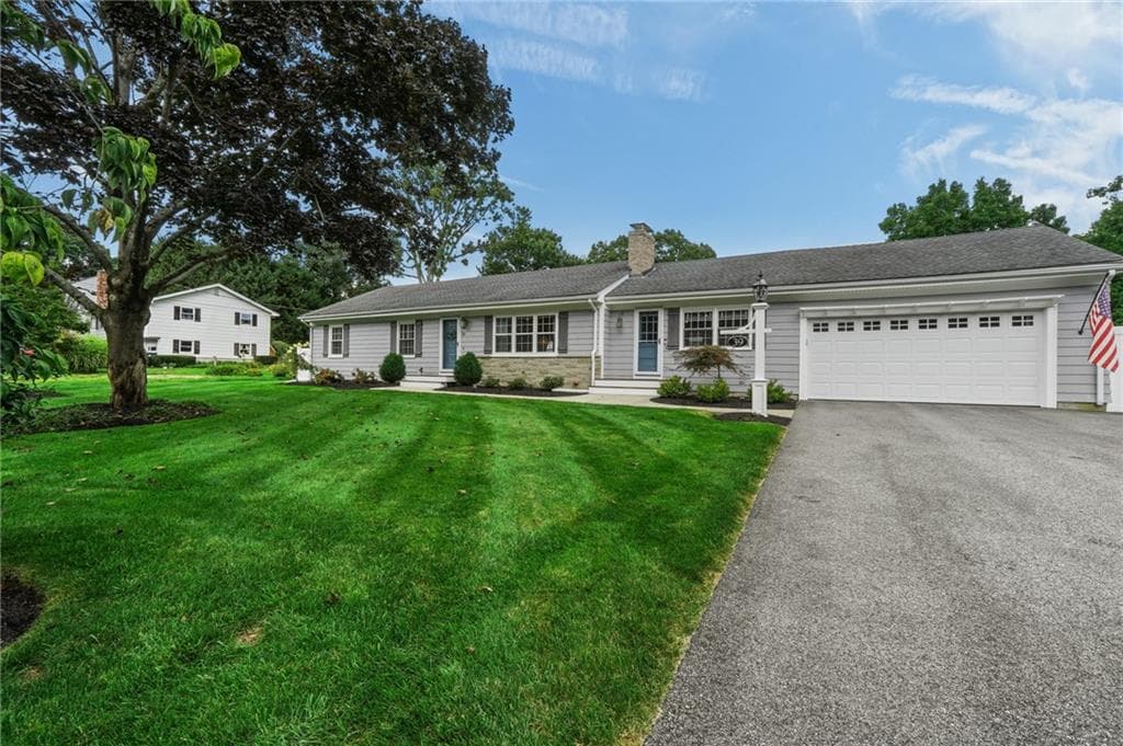 Single Family Residence at 39 Rolling Acres Drive, Cumberland, photo 2 of 25