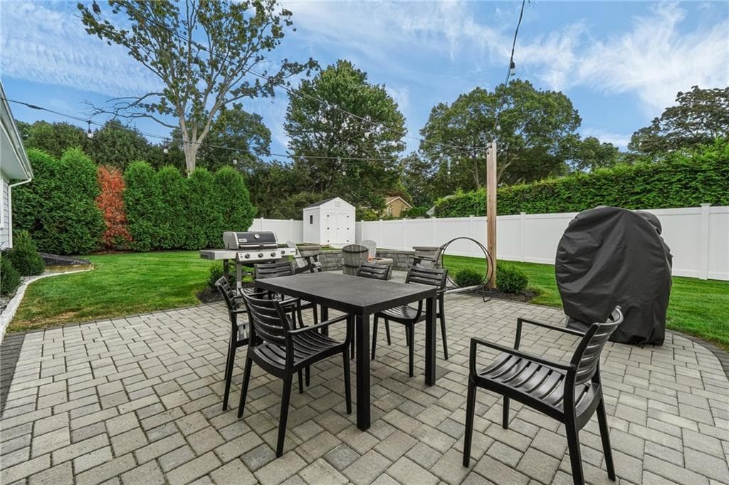 Single Family Residence at 39 Rolling Acres Drive, Cumberland, photo 22 of 25