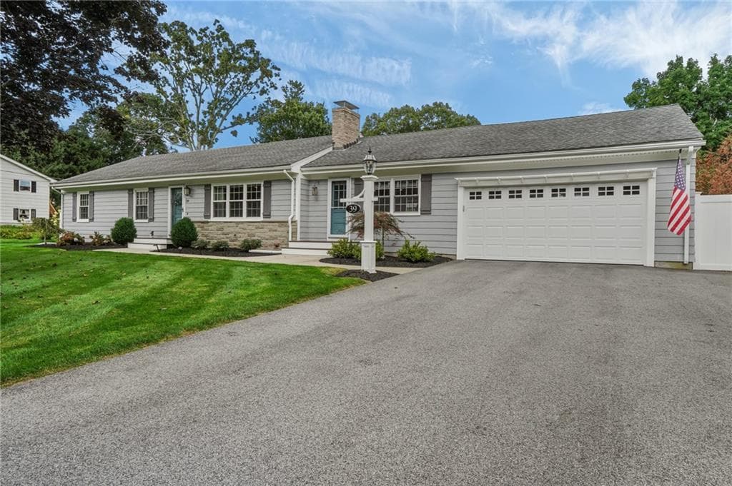 Single Family Residence at 39 Rolling Acres Drive, Cumberland, photo 3 of 25