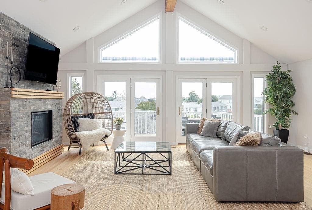 Single Family Residence at 16 Larch Avenue, Narragansett, photo 7 of 48
