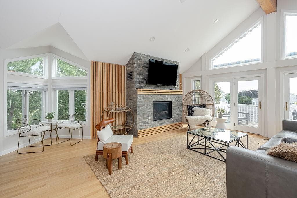 Single Family Residence at 16 Larch Avenue, Narragansett, photo 9 of 48