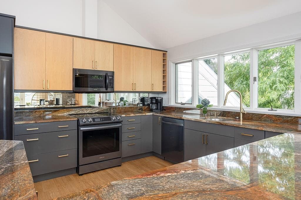 Single Family Residence at 16 Larch Avenue, Narragansett, photo 11 of 48