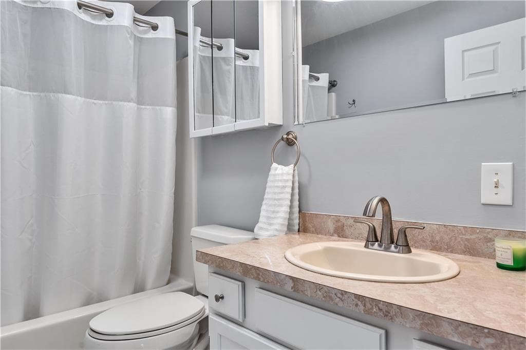 Single Family Residence at 89 Spice Bush Trail, Narragansett, photo 16 of 29