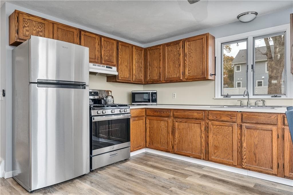 Single Family Residence at 89 Spice Bush Trail, Narragansett, photo 4 of 29