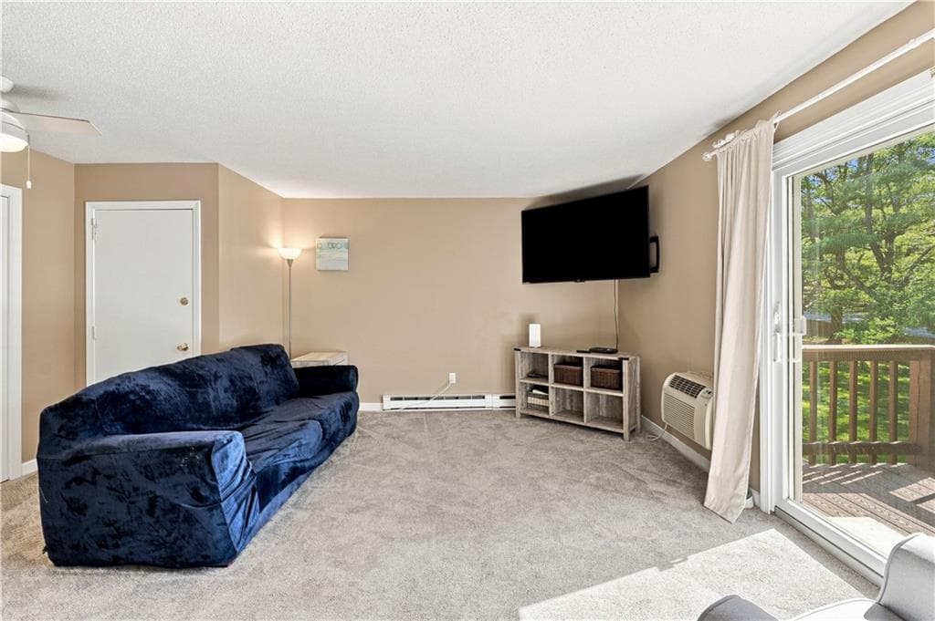 Condominium at 5 Apple Valley Parkway UNIT 12, Smithfield, photo 12 of 37