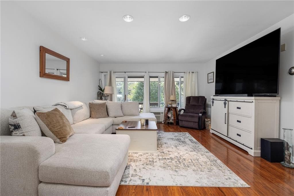Condominium at 400 Narragansett Parkway UNIT West A 11, Warwick, photo 5 of 36