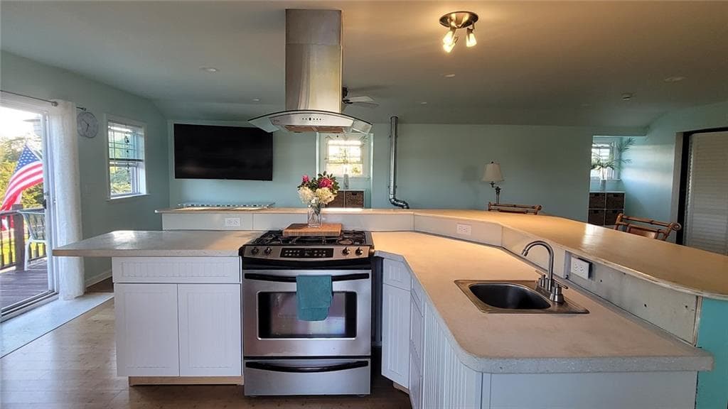 Single Family Residence at 256 Matunuck Beach Road, South Kingstown, photo 13 of 27