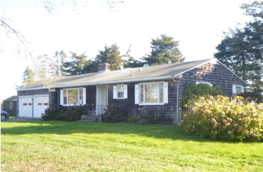 Single Family Residence at 256 Matunuck Beach Road, South Kingstown, photo 7 of 27