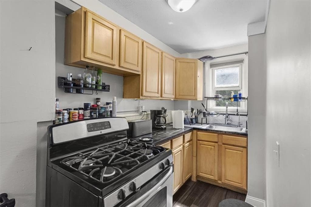 Multi Family at 124 Lincoln Street, Woonsocket, photo 12 of 49
