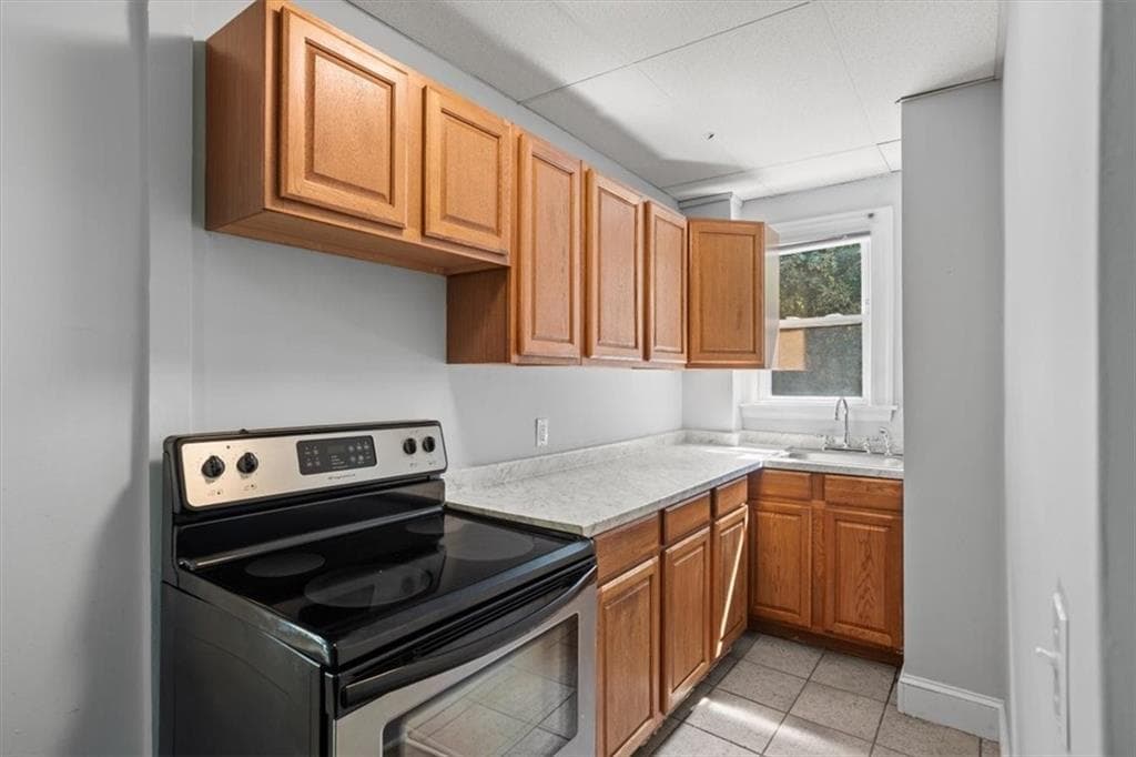 Multi Family at 124 Lincoln Street, Woonsocket, photo 31 of 49