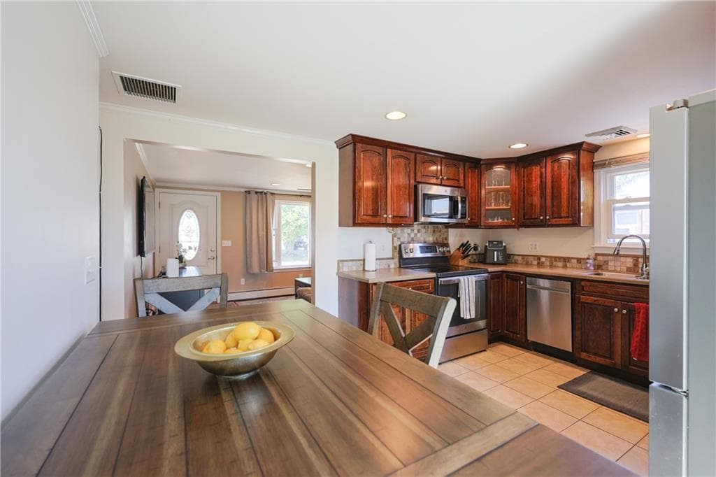 Single Family Residence at 6 Scott Lane, Bristol, photo 7 of 25