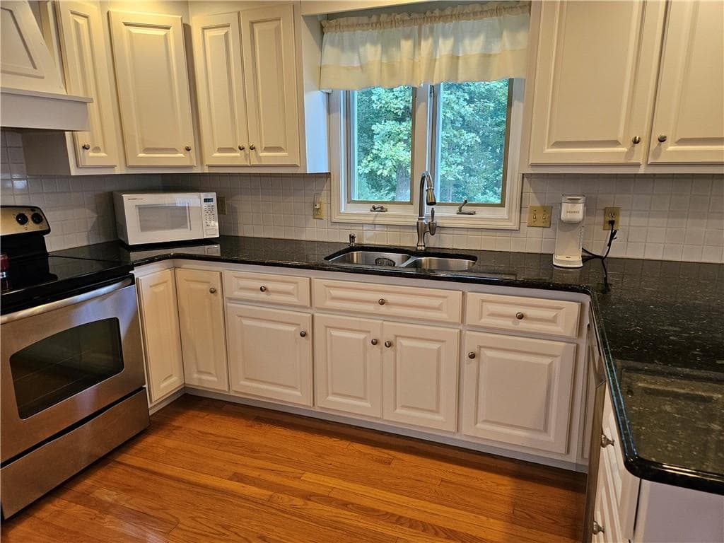 Single Family Residence at 12 Jason Drive, Lincoln, photo 10 of 37