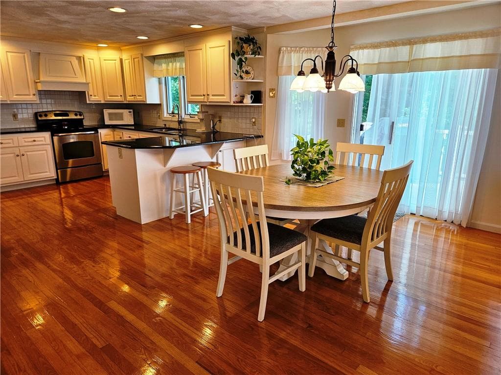 Single Family Residence at 12 Jason Drive, Lincoln, photo 8 of 37