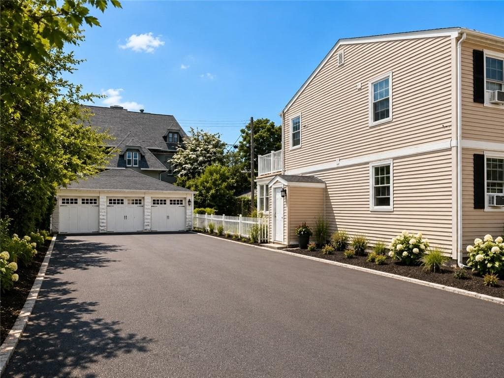 Condominium at 45 Hammond Street UNIT 3, Newport, photo 2 of 20