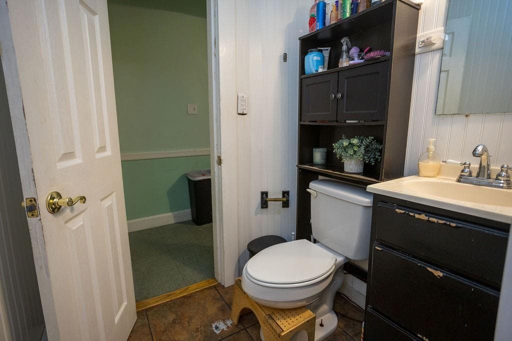 Multi Family at 29 Hamlet Avenue, Woonsocket, photo 34 of 48