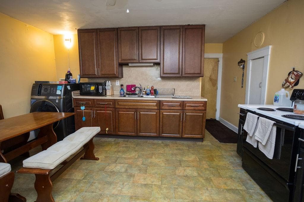 Multi Family at 29 Hamlet Avenue, Woonsocket, photo 41 of 48