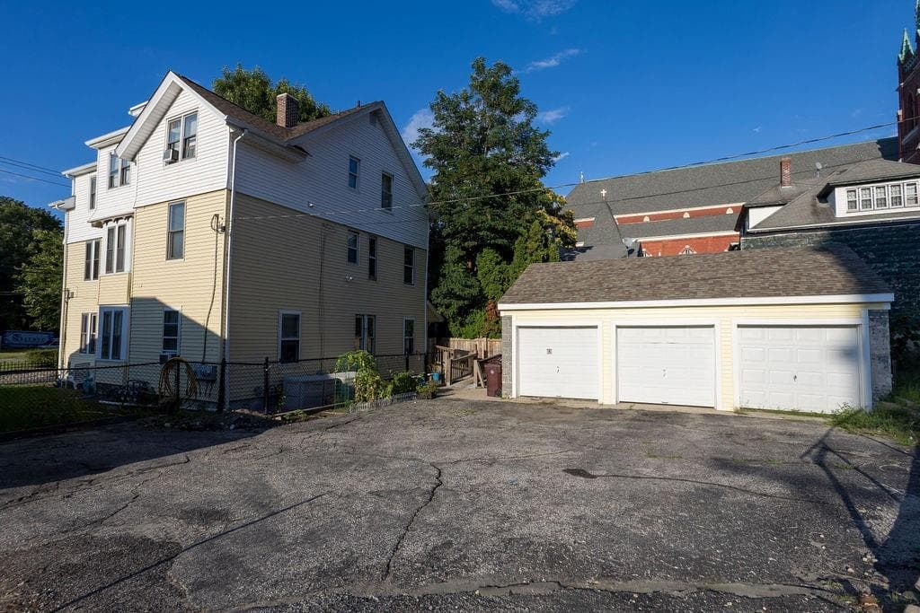 Multi Family at 29 Hamlet Avenue, Woonsocket, photo 4 of 48