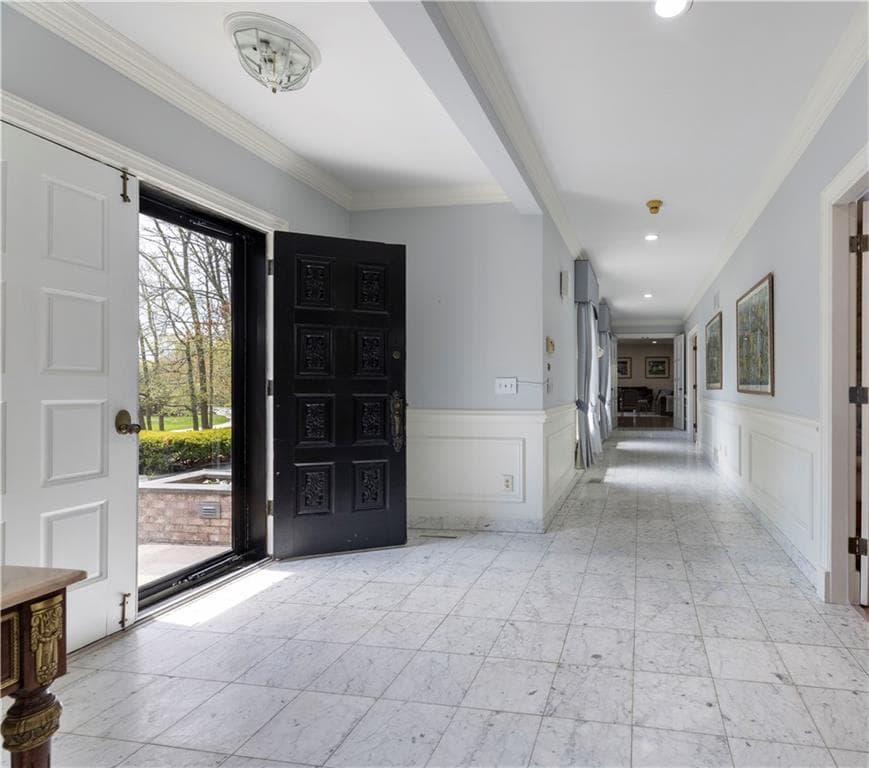 Single Family Residence at 136 White Birch Circle, Scituate, photo 9 of 35