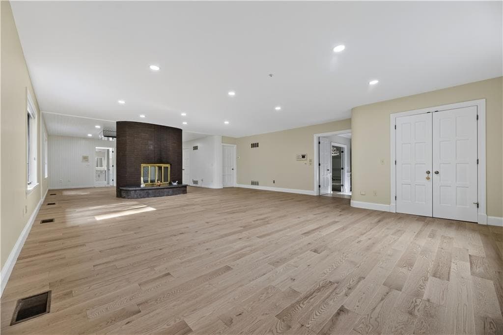 Single Family Residence at 136 White Birch Circle, Scituate, photo 11 of 35