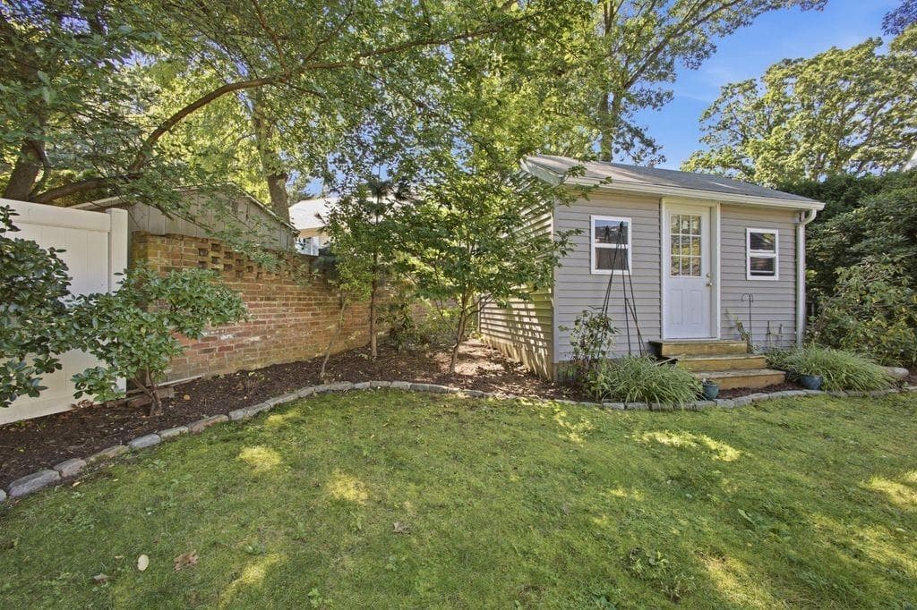 Single Family Residence at 139 Woodstock Lane, Cranston, photo 28 of 30