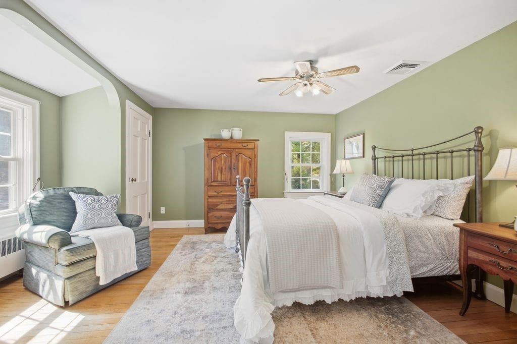 Single Family Residence at 139 Woodstock Lane, Cranston, photo 20 of 30