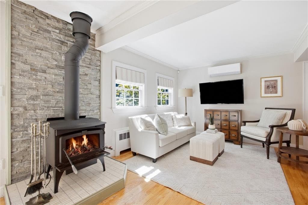 Single Family Residence at 139 Woodstock Lane, Cranston, photo 10 of 30