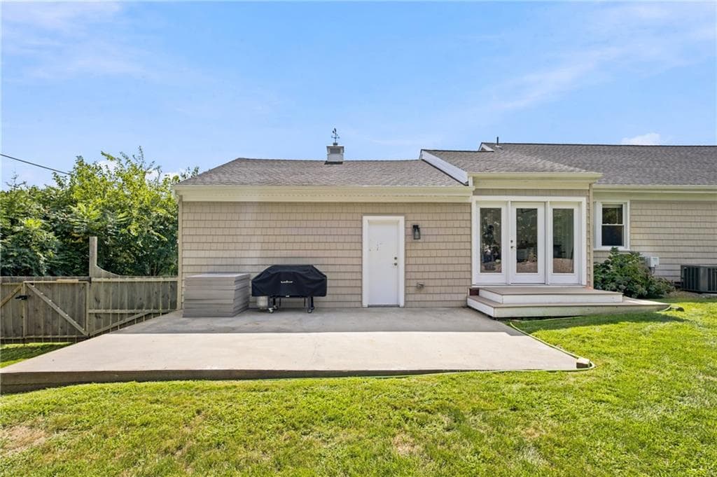 Single Family Residence at 561 Boyds Lane, Portsmouth, photo 43 of 50