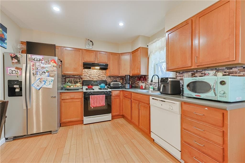 Condominium at 88 Barton Street UNIT 6, Pawtucket, photo 37 of 49