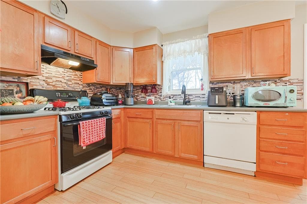 Condominium at 88 Barton Street UNIT 6, Pawtucket, photo 40 of 49