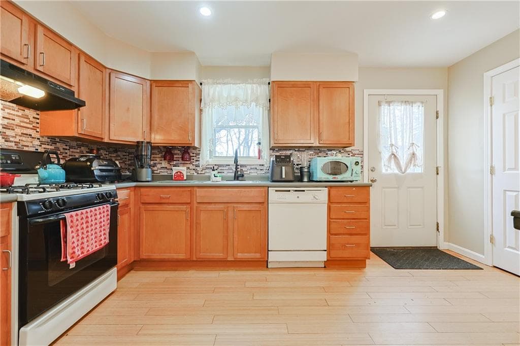Condominium at 88 Barton Street UNIT 6, Pawtucket, photo 39 of 49