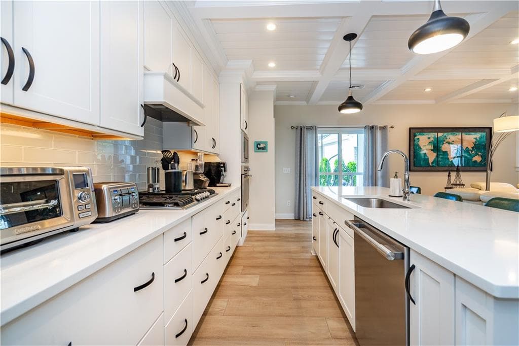 Condominium at 46 Travelers Court UNIT 33, East Greenwich, photo 16 of 49