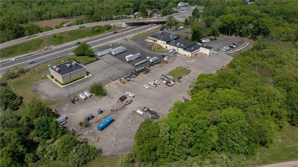 Commercial at 1320 Eddie Dowling Highway, Lincoln, photo 2 of 41