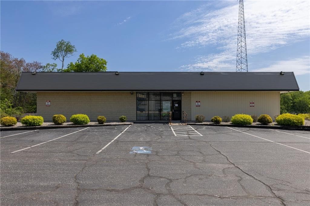 Commercial at 1320 Eddie Dowling Highway, Lincoln, photo 36 of 41