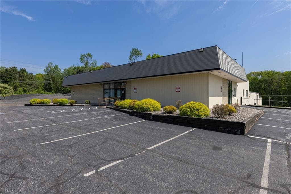 Commercial at 1320 Eddie Dowling Highway, Lincoln, photo 35 of 41