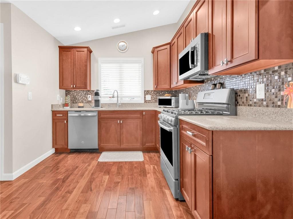 Condominium at 3 Quail Ridge Road, North Providence, photo 3 of 29