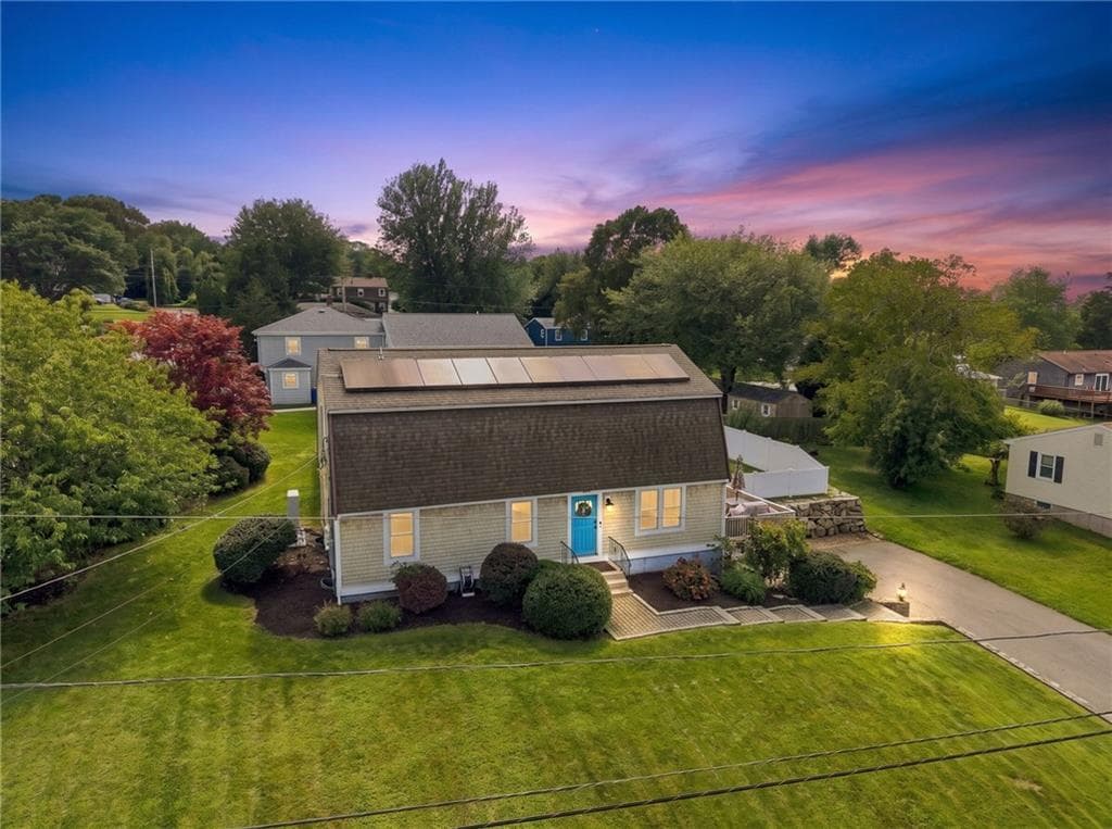 Single Family Residence at 185 Kearns Avenue, Tiverton, photo 3 of 50