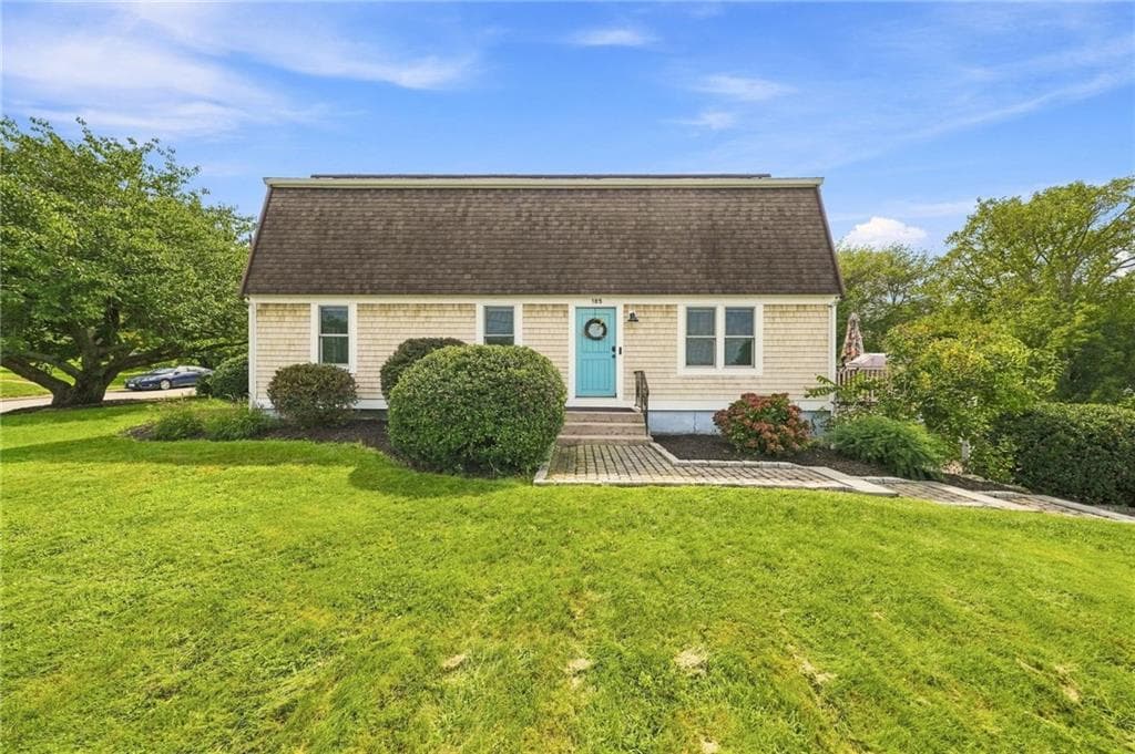 Single Family Residence at 185 Kearns Avenue, Tiverton, photo 10 of 50