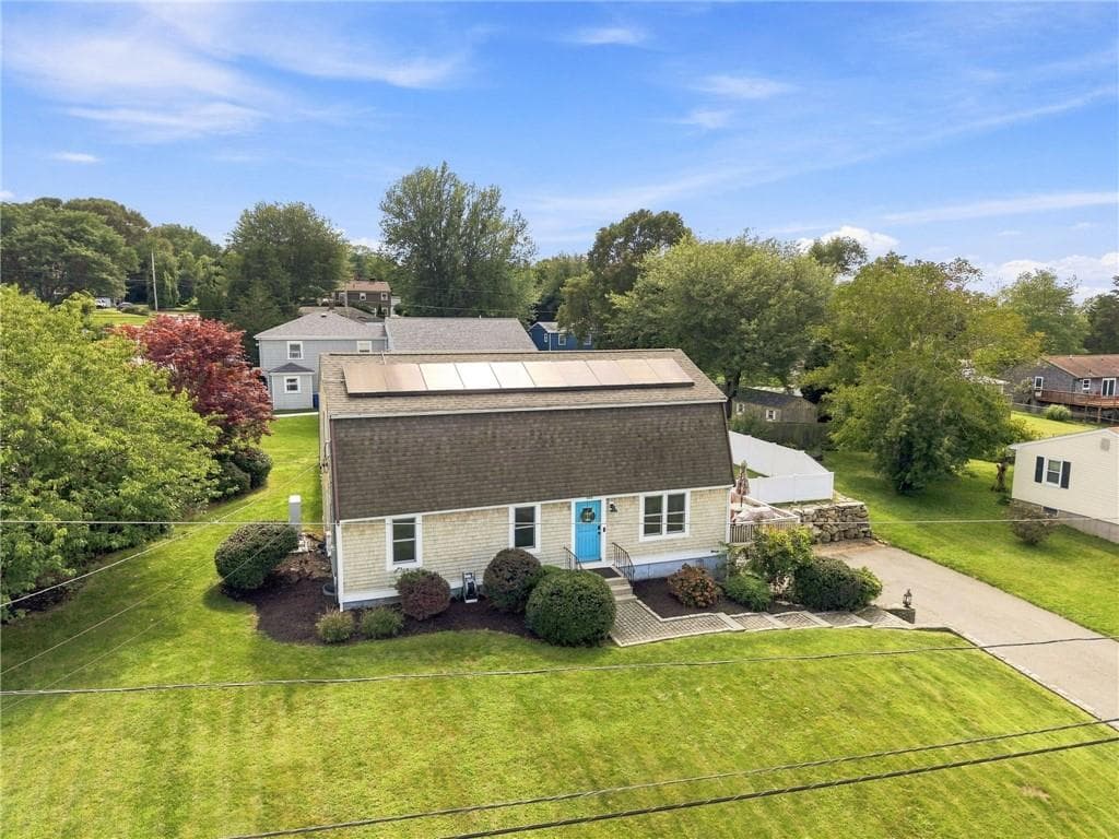 Single Family Residence at 185 Kearns Avenue, Tiverton, photo 8 of 50