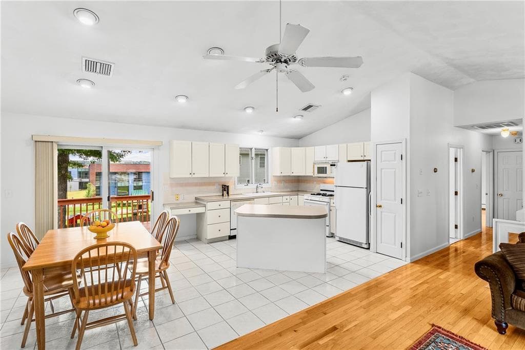 Single Family Residence at 2 Ryan Lane, North Providence, photo 9 of 43