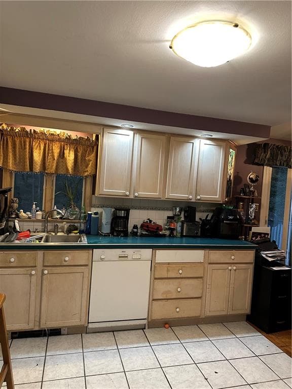 Single Family Residence at 330 Maureen Circle, Burrillville, photo 10 of 15