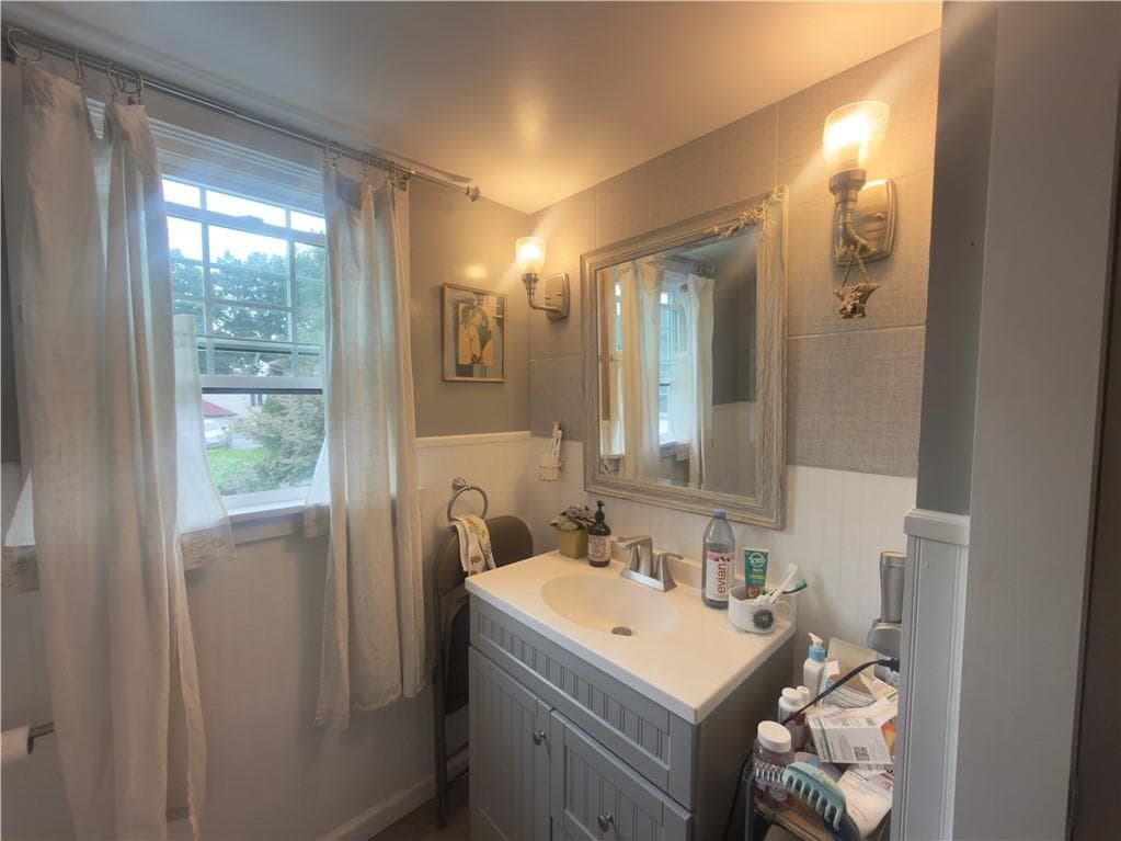 Single Family Residence at 83 Serrel Sweet Road, Johnston, photo 6 of 18