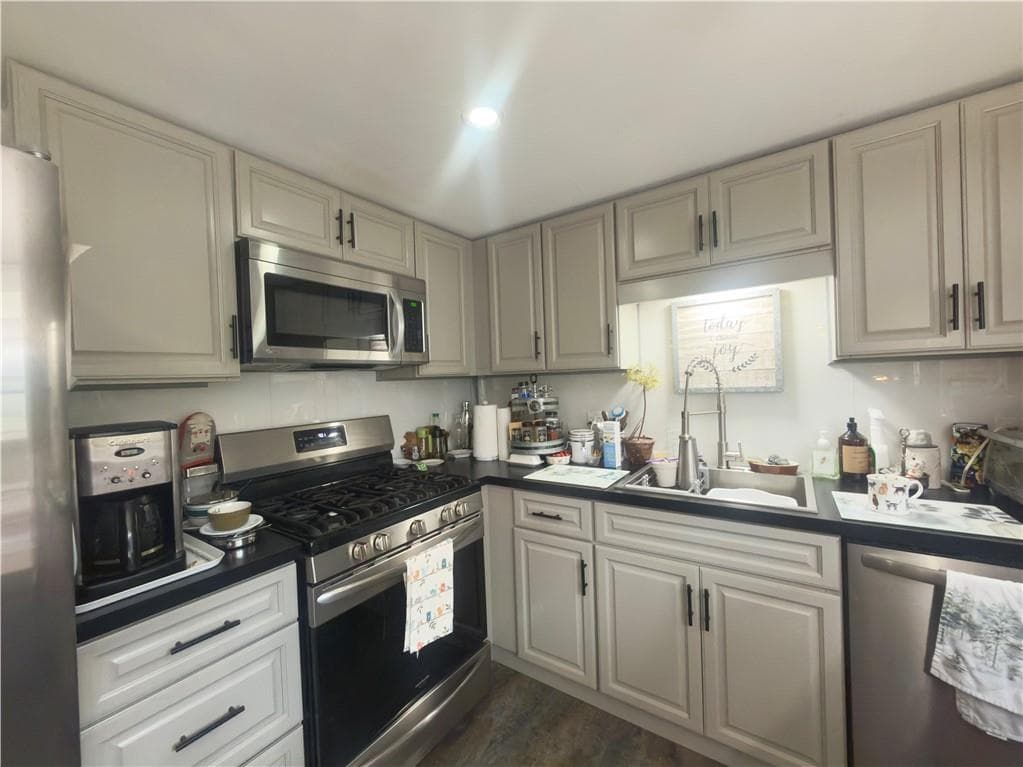 Single Family Residence at 83 Serrel Sweet Road, Johnston, photo 5 of 18