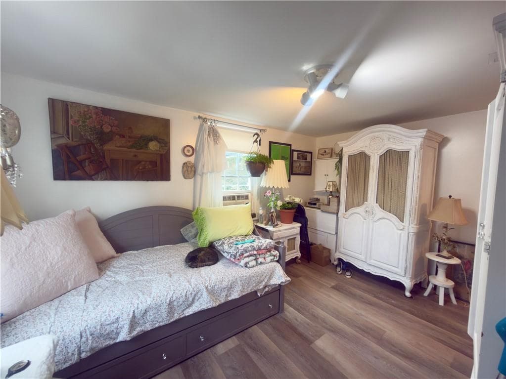 Single Family Residence at 83 Serrel Sweet Road, Johnston, photo 8 of 18