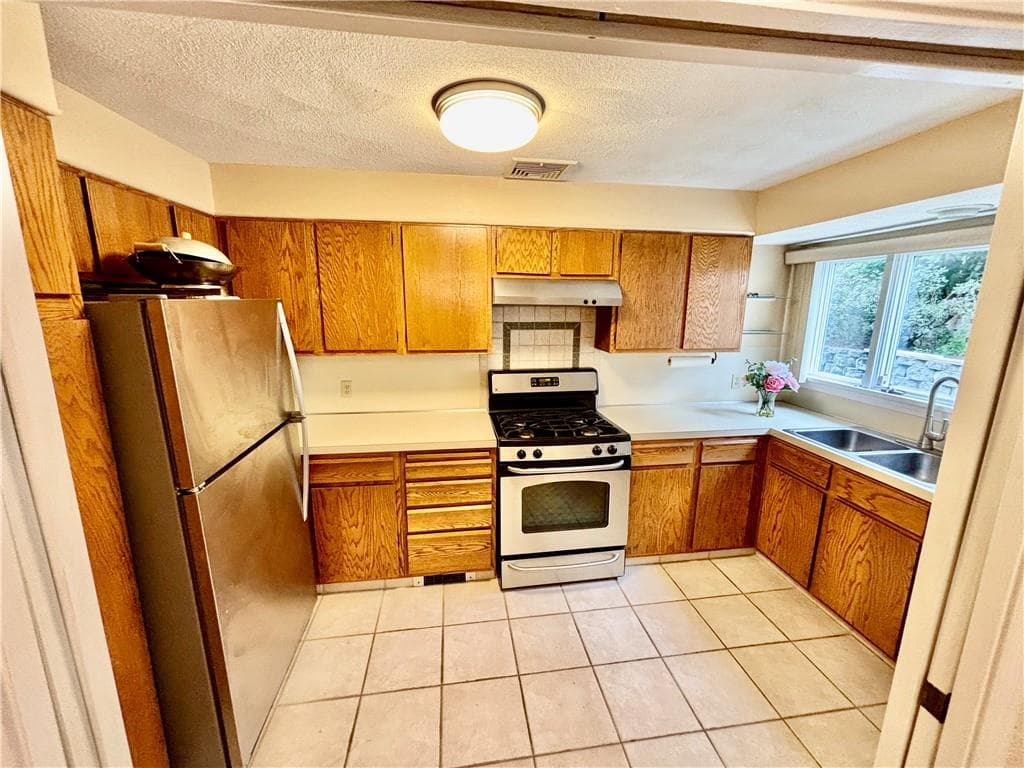 Condominium at 83 Arbor Drive UNIT 35A, Providence, photo 17 of 25