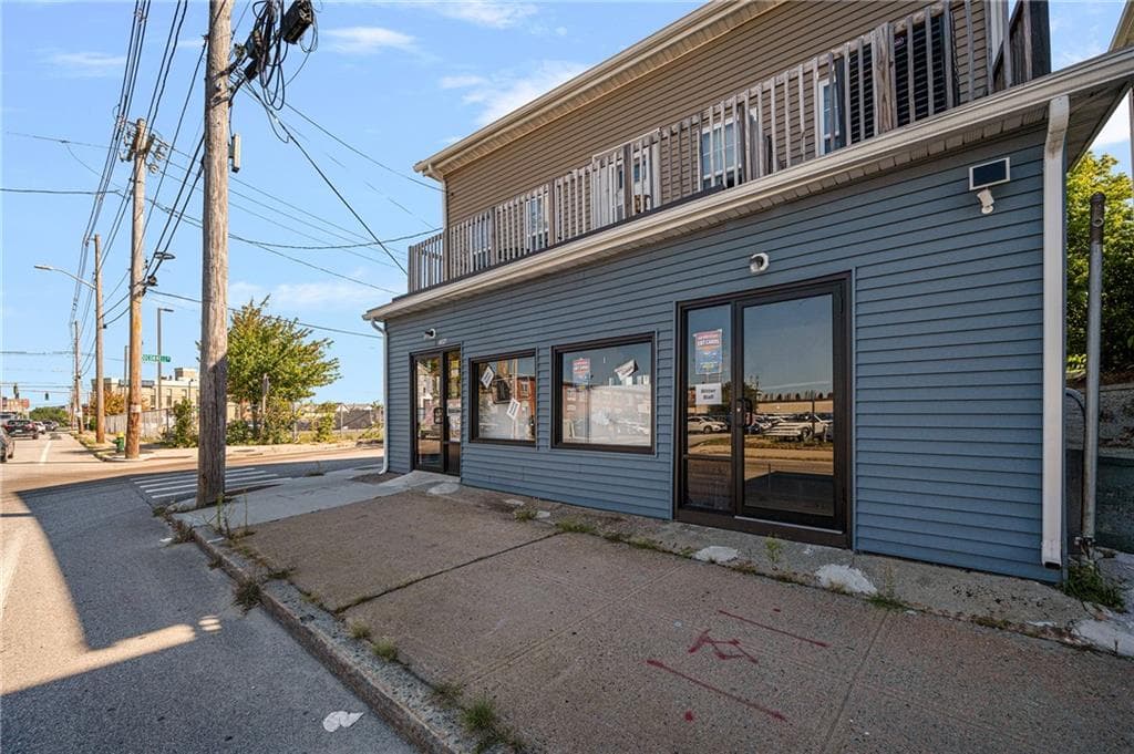 Multi Family at 786 Eddy Street, Providence, photo 12 of 30