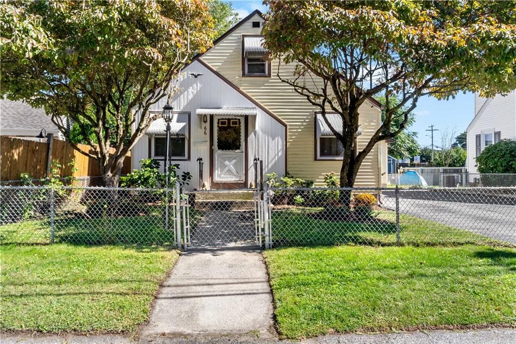 Single Family Residence at 66 LARCHMERE Drive, East Providence, photo 2 of 24