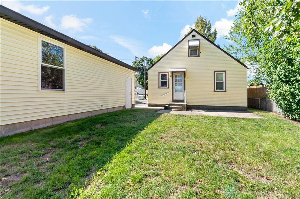 Single Family Residence at 66 LARCHMERE Drive, East Providence, photo 12 of 24